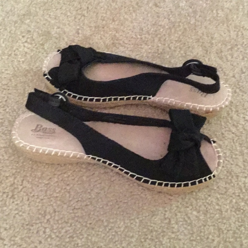 Bass Sandals - Picture 4 of 5